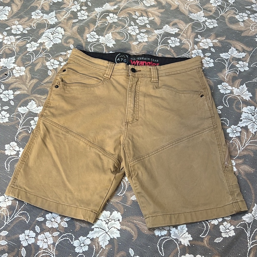 Wrangler All Terrain Gear Men’s Kelp Reinforced Utility Short